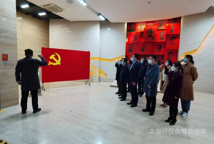 1678454657362019878.jpg 全体党员庄严宣誓.jpg